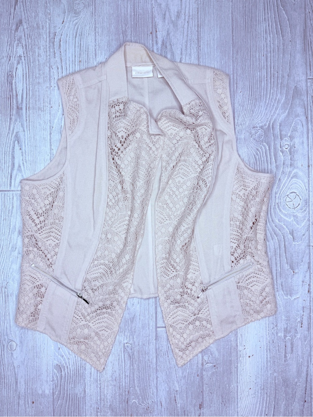 Chicos shelveless open front lace vest with pockets 2 / 2x staple piece